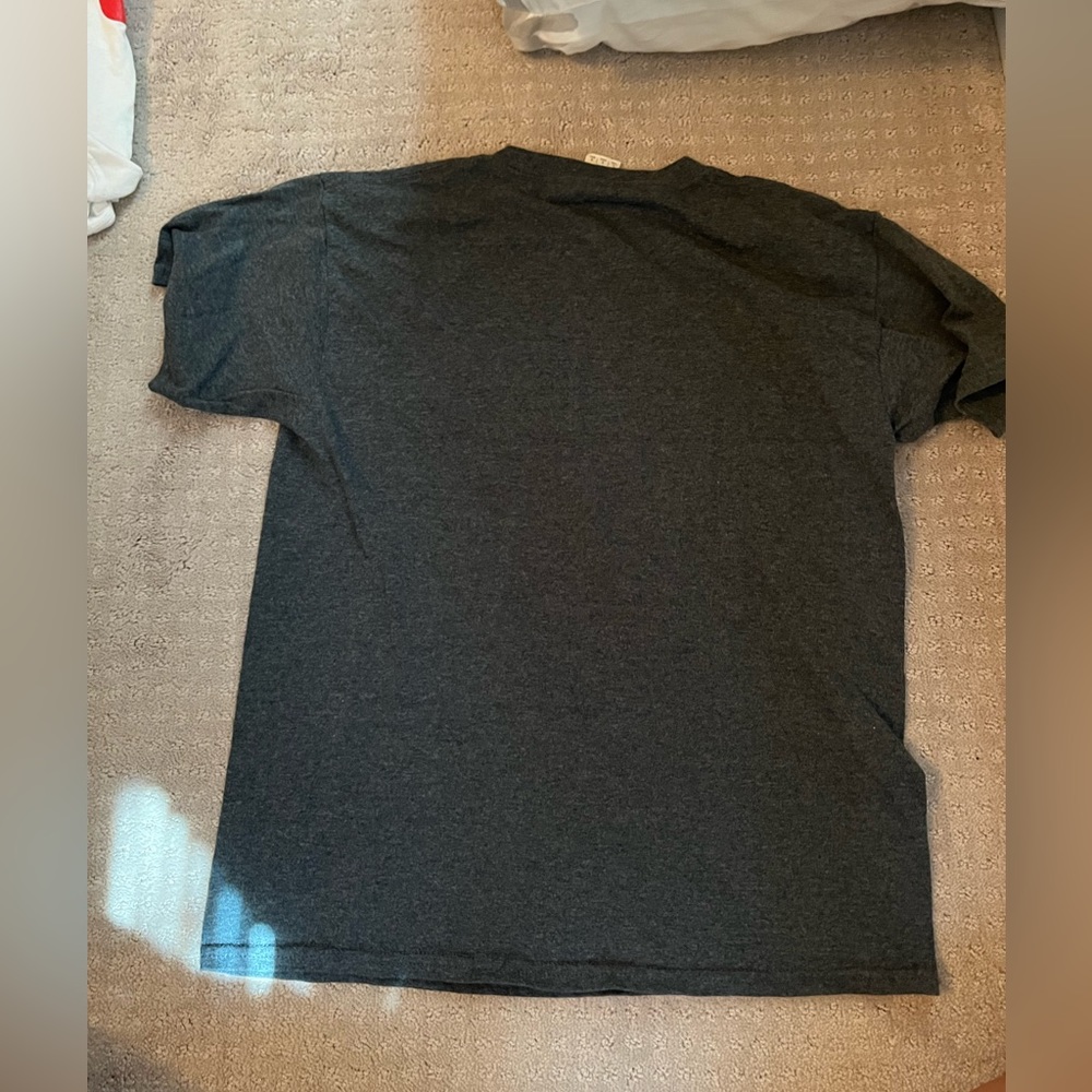 Graphic tee shirt, size youth large